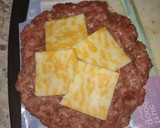 Foto del paso 3 de la receta: Hamburguesa de res con champiñones rellena de queso