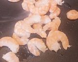 Foto del paso 2 de la receta: Wok de quinoa y camarones