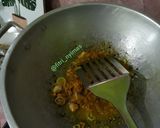 Foto langkah ke 4 dari resep Ikan kuah kuning dengan belimbing wuluh.