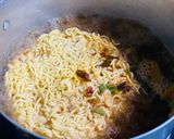 Hình bước làm 2 của món Mì Gói Nấu Thịt Bò Trứng