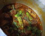 A picture of step 4 of Chicken potato salan.