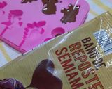 Foto del paso 3 de la receta: Chupetines de chocolate dinosauros