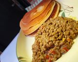 A picture of step 6 of Pancake with minced meat sauce.