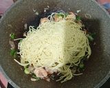 Foto langkah ke 3 dari resep Mie Kangkung Udang.