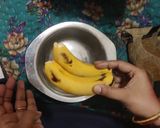 A picture of step 1 of Banana chia milkshake.