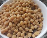 Foto del paso 1 de la receta: Garbanzos al sofrito con carne de res enlatada