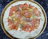 Foto del paso 3 de la receta: Tarta de jamón, queso y tomate con masa casera