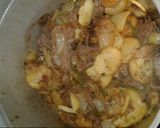 Foto del paso 3 de la receta: Bifes a la olla con papas😊