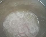Foto del passaggio 4 della ricetta Risotto al vino rosso con gelato al gorgonzola piccante