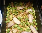 A picture of step 4 of Tamarind sprouts with shallots, peanuts and chickpeas.