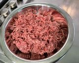 Une image de l'étape 1 de Boulettes de bœuf aux champignons et épices.