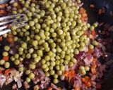 Foto del paso 2 de la receta: "colchón de arvejas con huevo"