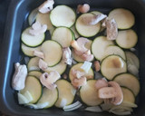 Foto del paso 4 de la receta: Merluza con calabacín al horno