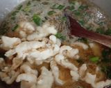 Foto langkah ke 4 dari resep Soto Ceker Ayam Bening Segar Kuah Kunyit ala Rumahan.