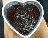 A picture of step 4 of Valentines gift cake.