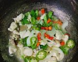 Foto langkah ke 5 dari resep 19. Ayam Brokoli Kecap.