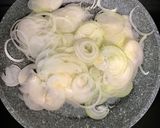 Foto del paso 2 de la receta: Tallarines frescos caseros con ricotta, cebolla caramelizada y trufa