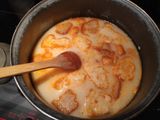 Sopa de ajo o castellana con jamón