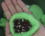 Foto langkah ke 4 dari resep Roti Sobek Pandan Isi Coklat Wijen.