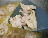 Foto langkah ke 2 dari resep Ayam Cah Brokoli Simple.