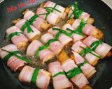 Hình bước làm 4 của món Ba rọi xông khói cuộn đậu hủ và phi lê cá basa chiên
