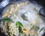 Foto langkah ke 2 dari resep Sego Godog Mie Instant.