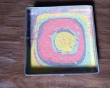 Foto langkah ke 5 dari resep Rainbow Cake motif bunga.