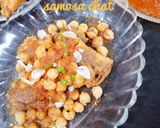 A picture of step 4 of Samosa chat.