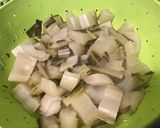 Une image de l'étape 2 de Cassolettes de blettes et champignons à la crème de curcuma.