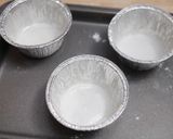 Foto langkah ke 3 dari resep Molten Lava Cake.