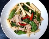 รูปขั้นตอนการทำที่ 2 ของ "ผัดกะเพราหมูยอดมะพร้าวอ่อน"🌶🌿Stir Fried Basil with Pork&Youn