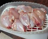 Foto del paso 2 de la receta: Muslos de pollo en salsa con menestra de verduras y setas en freidora de aire