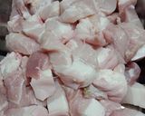 Hình bước làm 1 của món Thịt kho củ năng & rau răm
