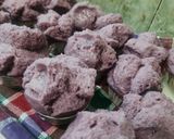 Foto langkah ke 5 dari resep Bolu Kukus Mekar Ubi Ungu.