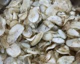 कच्चे केले के चिप्स (Kachhe kele ke chips recipe in Hindi) रेसिपी चरण 3 फोटो