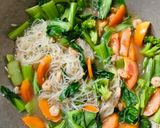 Foto langkah ke 5 dari resep Bihun Kuah Sayuran Udang Pedas.