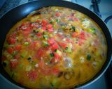 Foto del paso 8 de la receta: Huevos, vegetales y jamón york en cama asada de pan baguette!