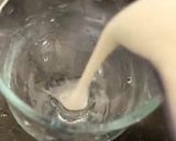 A picture of step 3 of Melon shake.