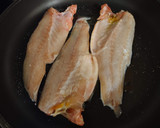 Foto del paso 6 de la receta: Lubina e hinojo a la plancha y arroz salteado con langostinos