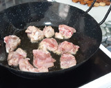 Foto del paso 1 de la receta: Pollo con fritada de verduras