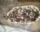 Foto langkah ke 5 dari resep Roti bunga meses coklat.