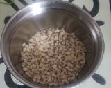 A picture of step 1 of Lobia Chilla.