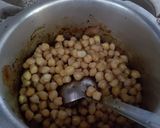 A picture of step 3 of White chane.