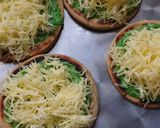 A picture of step 5 of Bhakri Chutney Pizza.