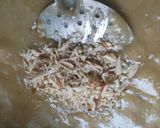 A picture of step 6 of Falhari praline khoya cake.