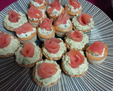 Foto del paso 1 de la receta: Canapés de salmón, y huevos de Papá Noel