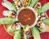 A picture of step 4 of Five-Color Vegetarian Spring Rolls.