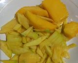 Foto langkah ke 1 dari resep Rujak Jeruk Mangga.