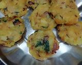 A picture of step 4 of Stuffed idli.