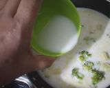 A picture of step 5 of Thai Baby Corn Soup.